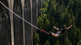 Saut à l'élastique